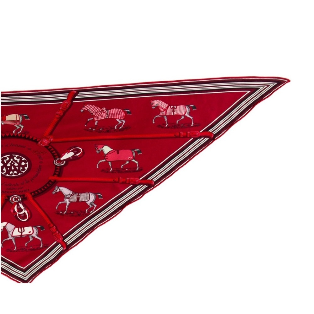 💕 HERMÈS vintage Couvertures et Tenues de Jour Silk Triangle Scarf, red horses